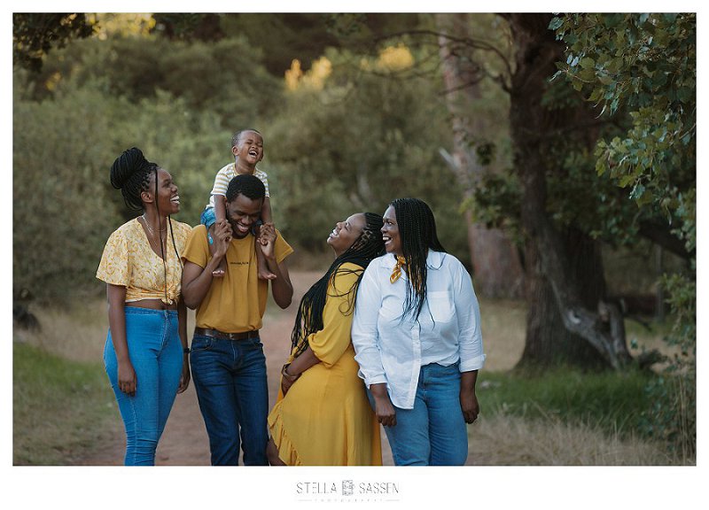Extended family shoot with grandmother and grandchildren