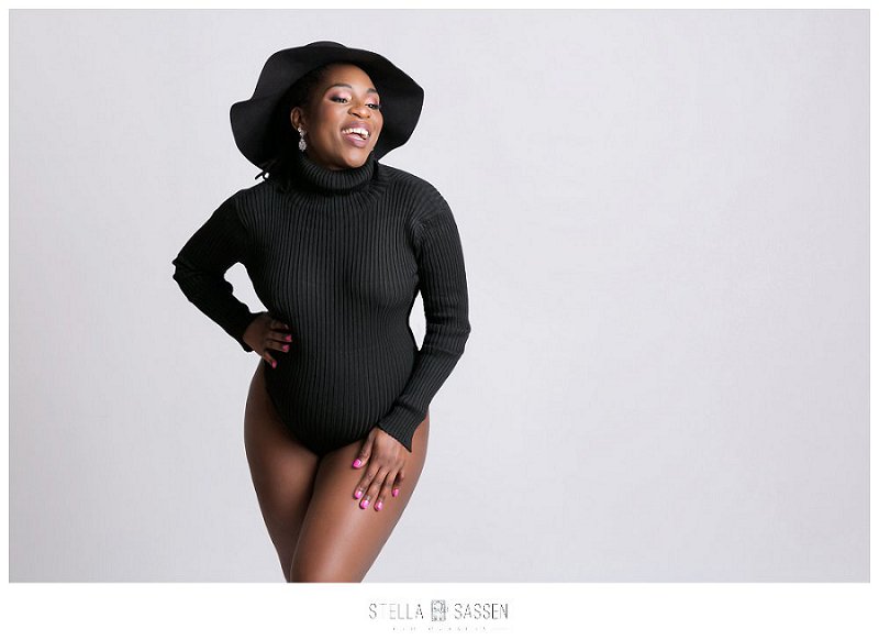 Classy studio maternity photos in black and white