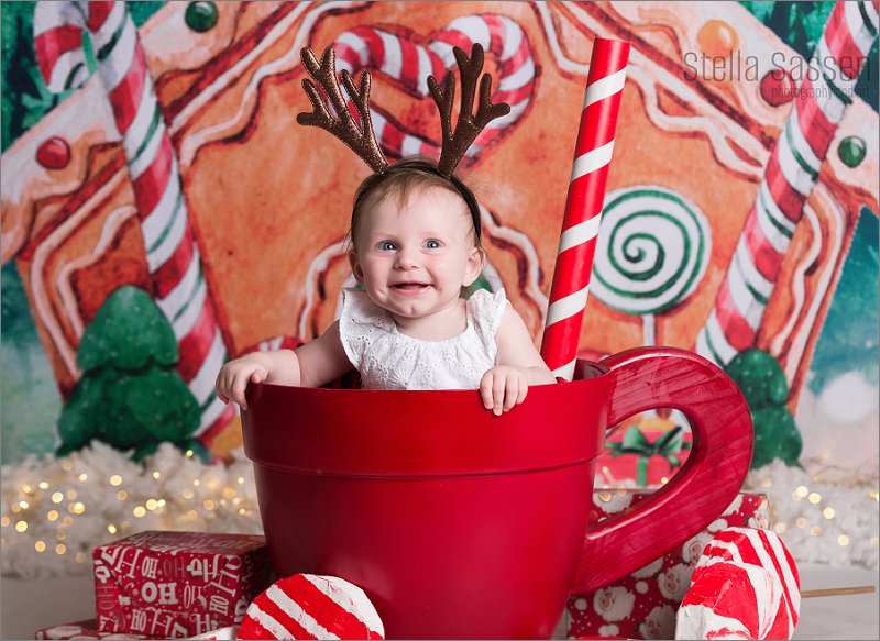 Xmas mini shoots Cape Town with toddler in cocoa cup